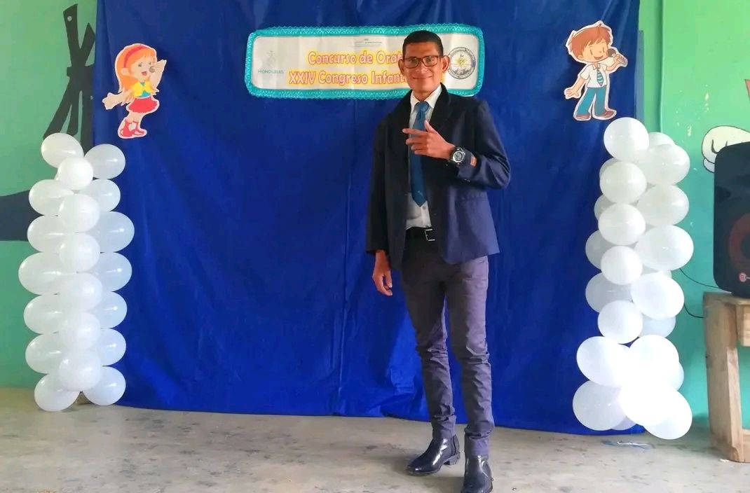 Después de años de lucha, maestro de Yorito logra finalmente una plaza permanente como docente