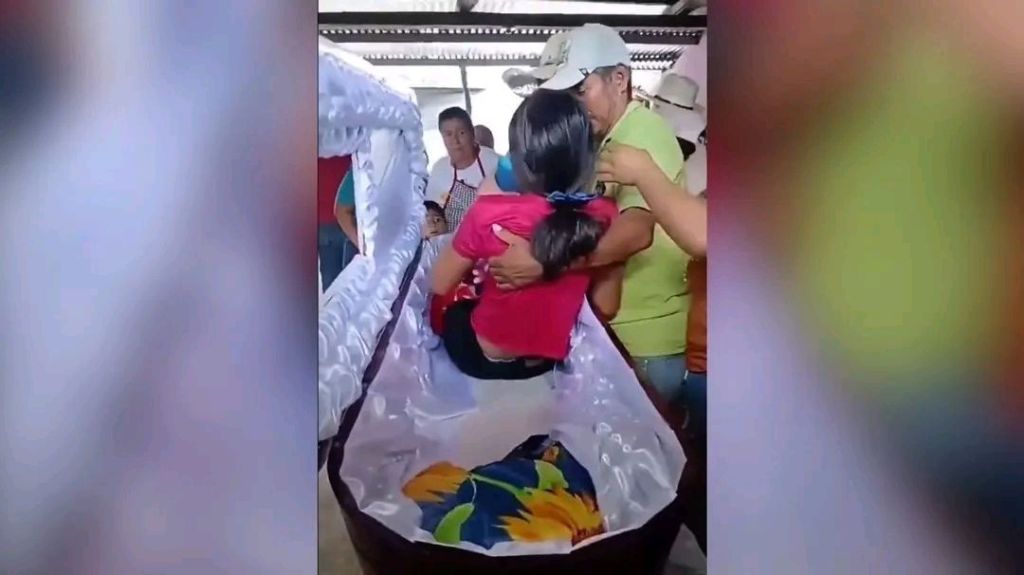 ¡Impactante! Adolescente despierta dentro de su ataúd durante su propio funeral en Guatemala
